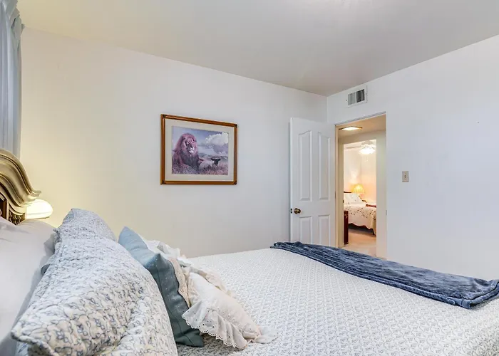 Walk To Downtown: Hideaway W/ Patio Ferienhaus *