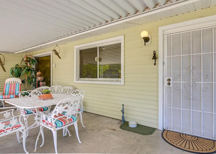 Ferienhaus Walk To Downtown: Hideaway W/ Patio Page