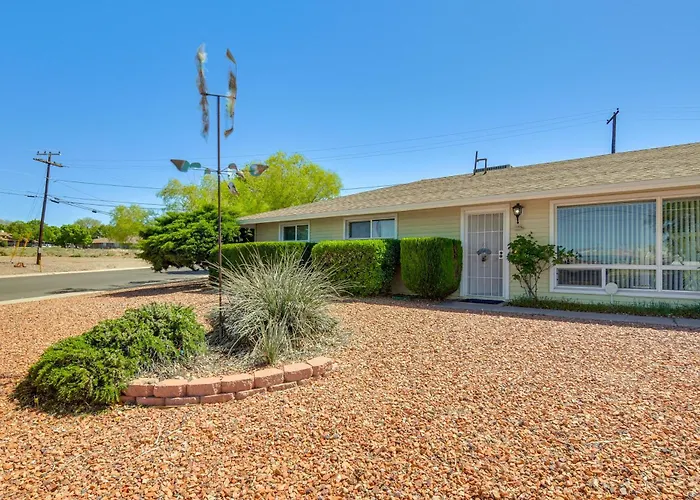 Walk To Downtown: Hideaway W/ Patio *